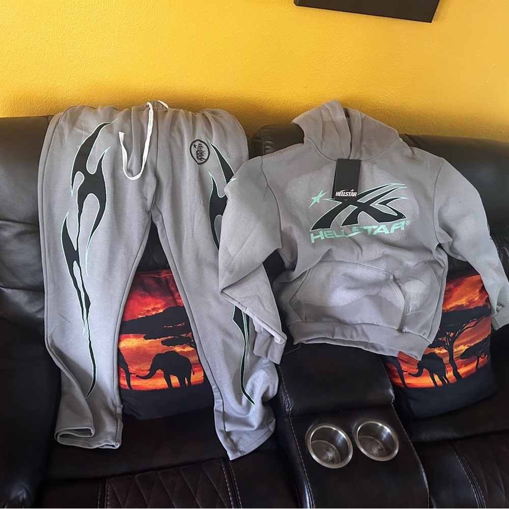 Wildcat Gray Sweatpants with Black Accents